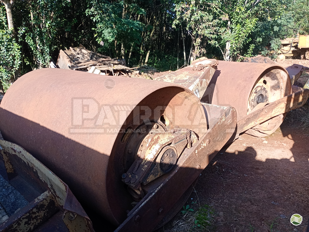 VENDE-SE SUCATA  ROLO COMPACTADOR DE ARRASTO